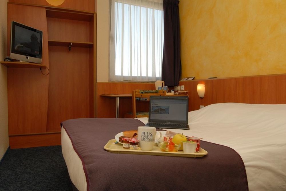 Kyriad Sud Hotel