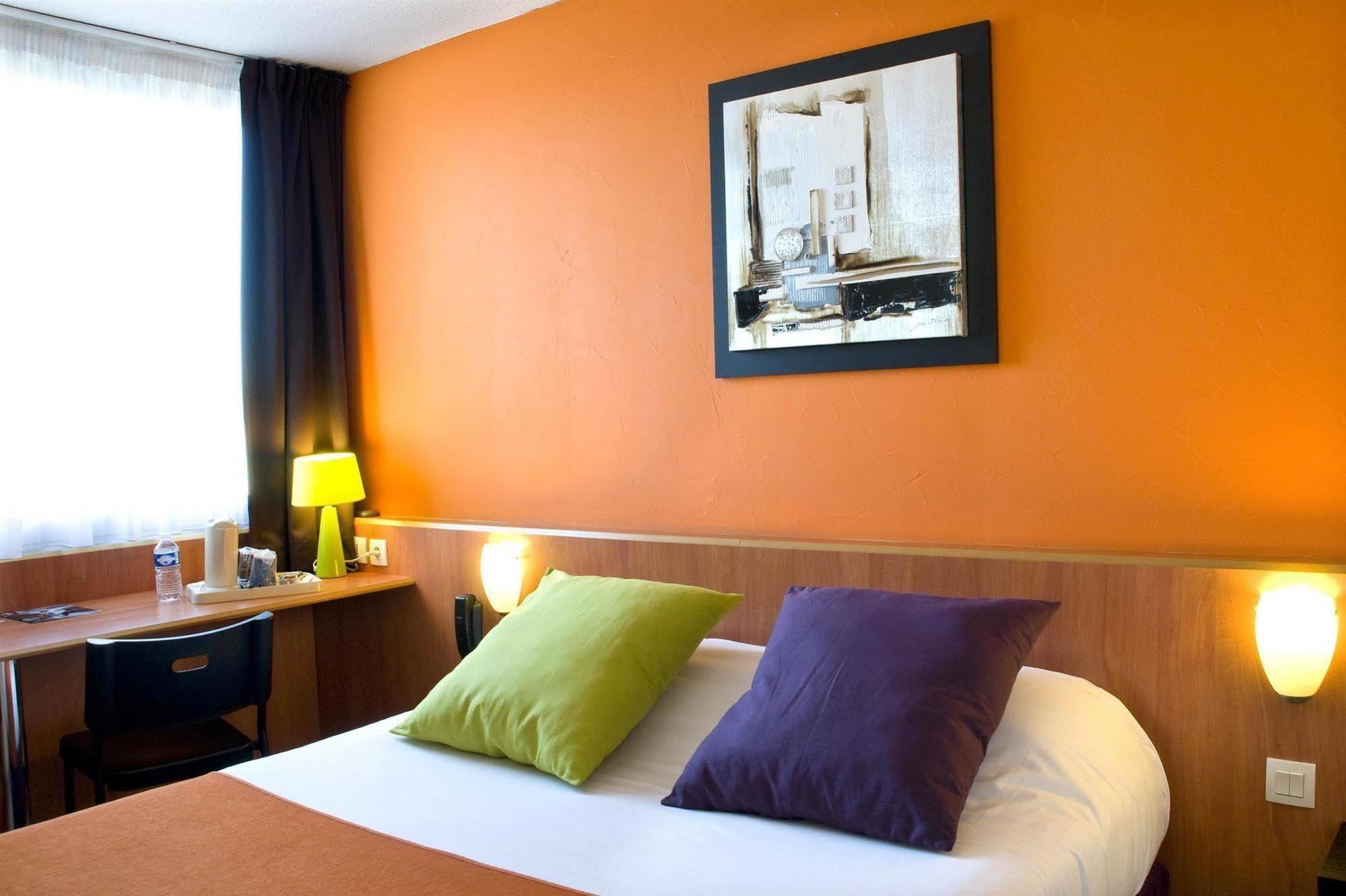 Kyriad Sud 3*